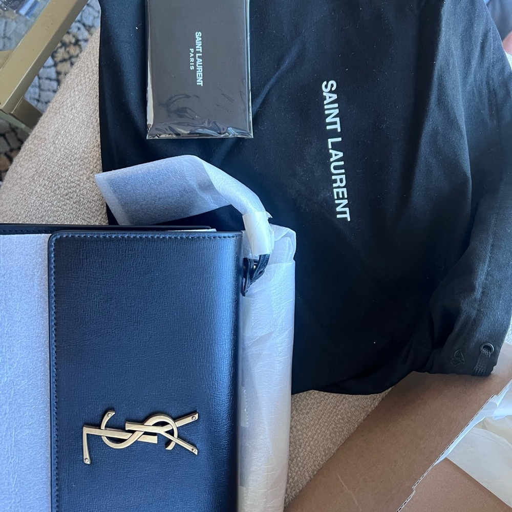 YSL Saint Laurent
Sunset Medium Shoulder Bag Gold Hardware - Picture 5 of 5